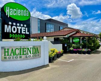 Hacienda Motor Lodge - פאלמרסטון נורת' - בניין