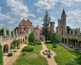 Hotel Vadászkürt Superior - Albareale