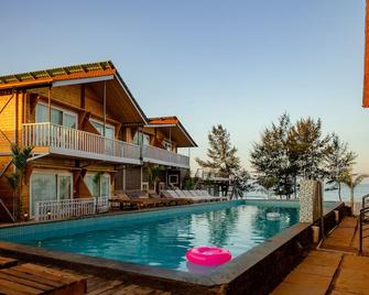 Dallas Beach Resorts - Morjim - Pool