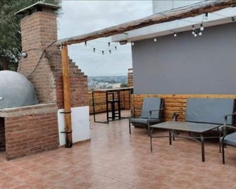 Carlos Paz Hostel Lodge - Villa Carlos Paz - Balkon