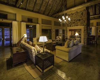 Ekuthuleni Lodge - Vaalwater - Living room