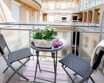 Grand Budapest Apartments - בודפשט - מרפסת