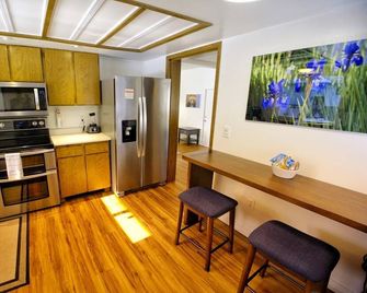 3BR with king beds near Auke Bay & Glacier - Juneau - Mutfak