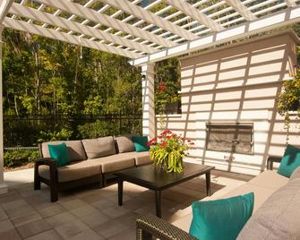 TownePlace Suites by Marriott Charleston Airport/Convention Center - North Charleston - Innenhof