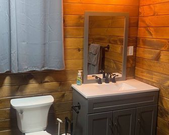 Sleepy Hollow Hideaway • Cozy Woodland Cabin • 25 Min to Penn State - Philipsburg