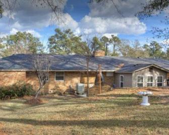 Cozy Studio adjacent to Augusta Nationals, onsite parking and separate entrance. - Augusta - Building
