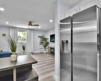 Exclusive 2 Bedroom Condo- Free Parking - Fort Lauderdale