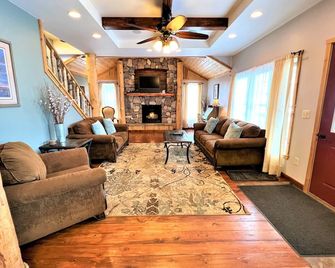 #7 Grand Historic Lodge at Ponderosa Place - Custer - Sala de estar