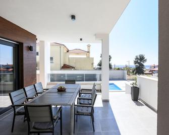 Villa In Liznjan With Heated Pool - Liznjan