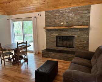Mountain Cabin on the Chief Ladiga Bike Path, Terrapin Creek, and Pinhoti Trail - Piedmont - Sala de estar