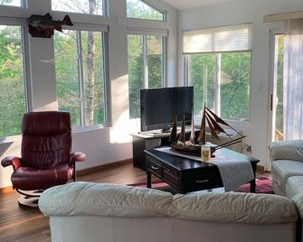 River front property HOT TUB, Kayak, tubing, and fishing - Fredericktown - Sala de estar