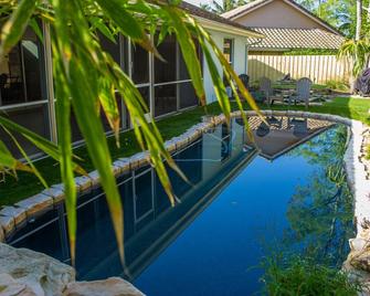 Oasis in the heart of Equestrian country - Wellington - Pool
