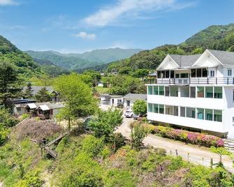 Gapyeong Paradiso Kids Poolvilla - Gapyeong - Building