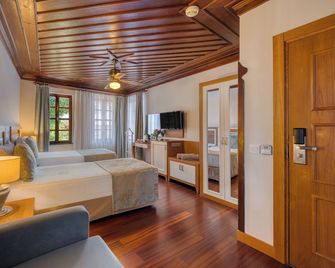 Dogan Hotel - Antalya - Habitación