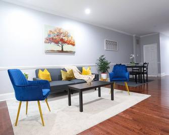 Modern Oasis - Close to M&T Stadium, John Hopkins & Downtown - بالتيمور - غرفة معيشة
