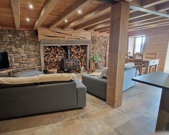 Ferme Auvergnate en Plein Cœur du Massif du Sancy - Besse-et-Saint-Anastaise - Living room