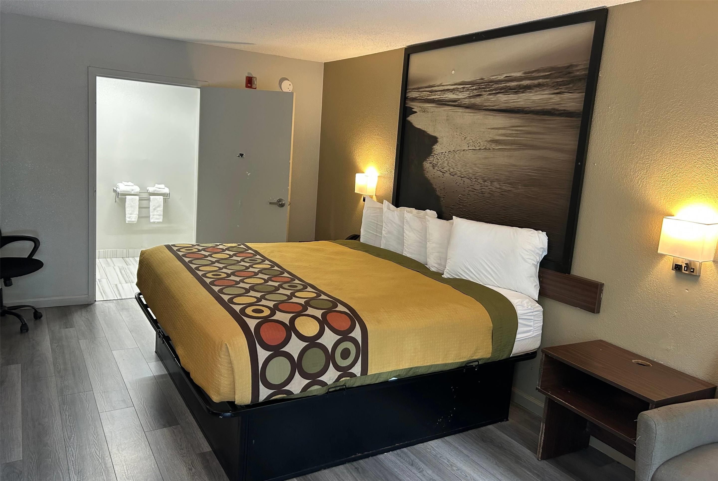 Super 8 by Wyndham Fayetteville - פאייטוויל - חדר שינה