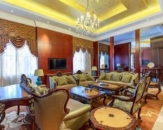 Huaxin Hotel - Xianning - Living room