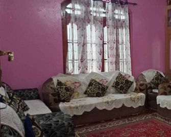 Hotel O Pop Zargar Home Stay - Bhadarwah - Living room