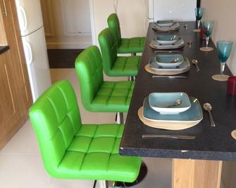 Alton Apartments - Bradford - Dining room