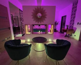 Suite de Luxe Privative de 65 m2 Avec Piscine et spa - Tourves - Area lounge