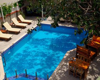 Oya Butik Otel & Suites - Bodrum - Pool