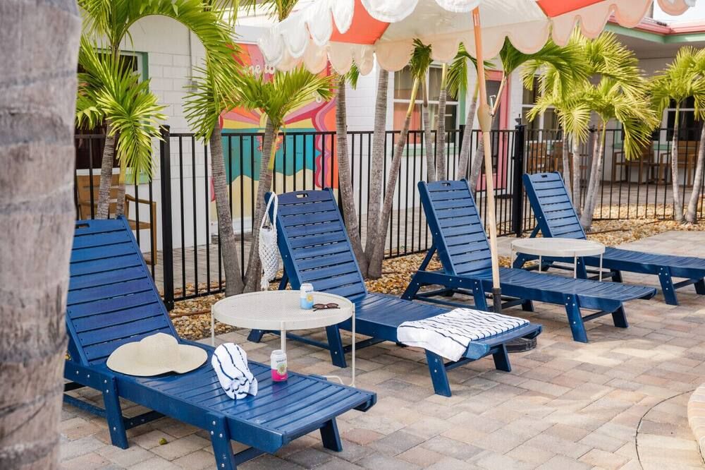 102 · Pool Kitchen Beach Self Checkin Free Parking - Clearwater Beach - Patio