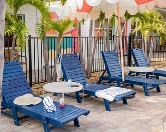 102 · Pool Kitchen Beach Self Checkin Free Parking - Clearwater Beach - Patio