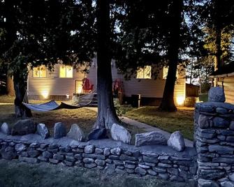 Kawartha waterfront Cottage rental - Fenelon Falls