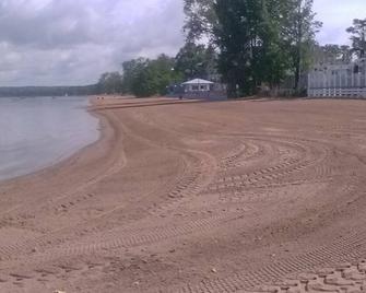 The Canal View Cottage - Sylvan Beach - Playa