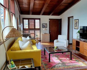 Charming 3-bedroom house located in the heart of Jackson. - Jackson - Obývací pokoj