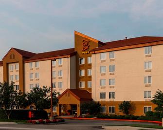 Red Roof Inn Plus+ Long Island - Garden City - Westbury - Building
