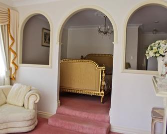 The Manor - North Tamborine - Bedroom