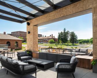 SpringHill Suites by Marriott Milwaukee West/Wauwatosa - Wauwatosa - Balcony