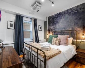 Modern Century Loft At The Pillars - Cleveland - Sypialnia