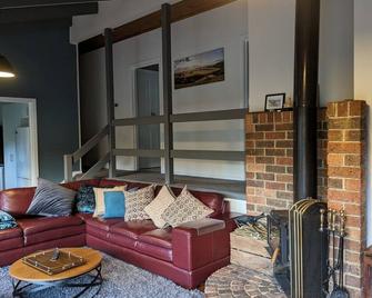 Littlehurst Lodge - Millgrove - Living room