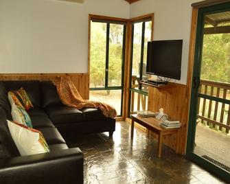 Diamond Forest Farm Stay - Pemberton - Living room