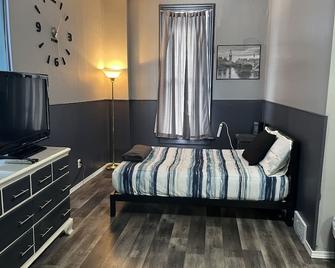 #2 Cultural Center Central Park Apartment - Flint - Bedroom