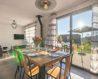 Gites de TENO BRAS - New comfortable house 1 km from the sea - Plouharnel - Salle à manger