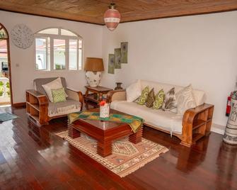 Beau Soleil Stunning Sea View One Bedroom Apartment - Victoria - Living room