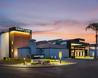 Courtyard by Marriott Fresno - Fresno - Gebäude