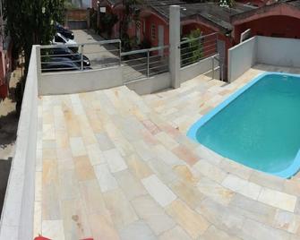 Condominium of ten chalets and swimming pool for guests. Excellent cost benefit. - Guarapari - Pool