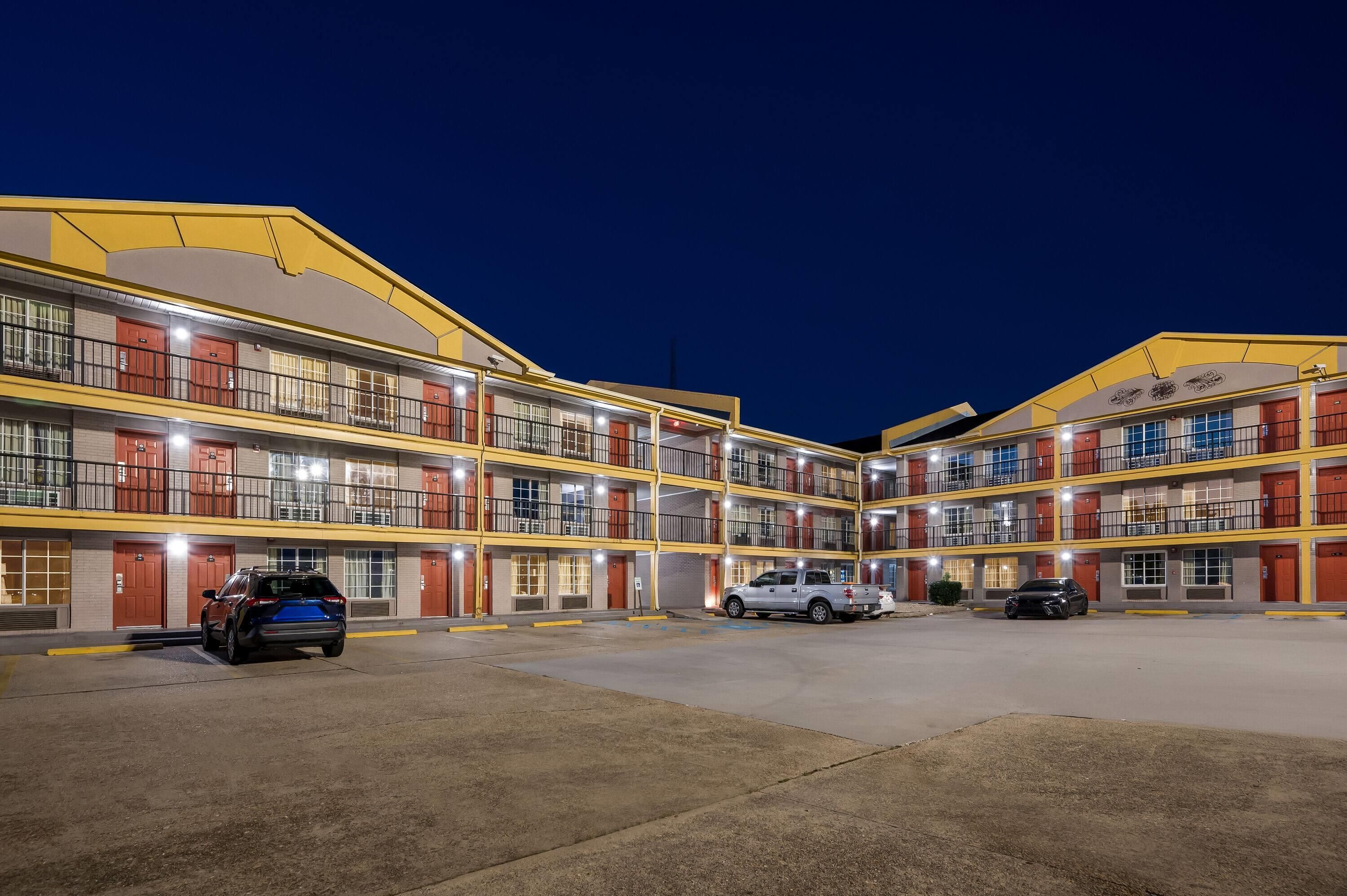 Super 8 by Wyndham Metairie - Metairie - Gebäude