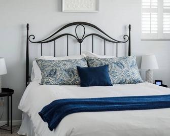 Harborage Pointe Waterfront - East Jordan - Bedroom