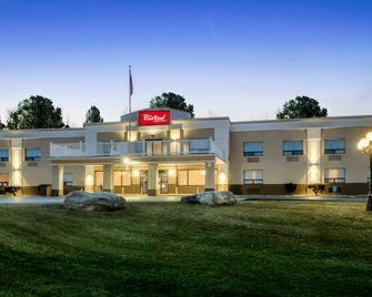 Red Roof Inn & Suites Newburgh – Stewart Airport/ West Point - New Windsor - Gebäude