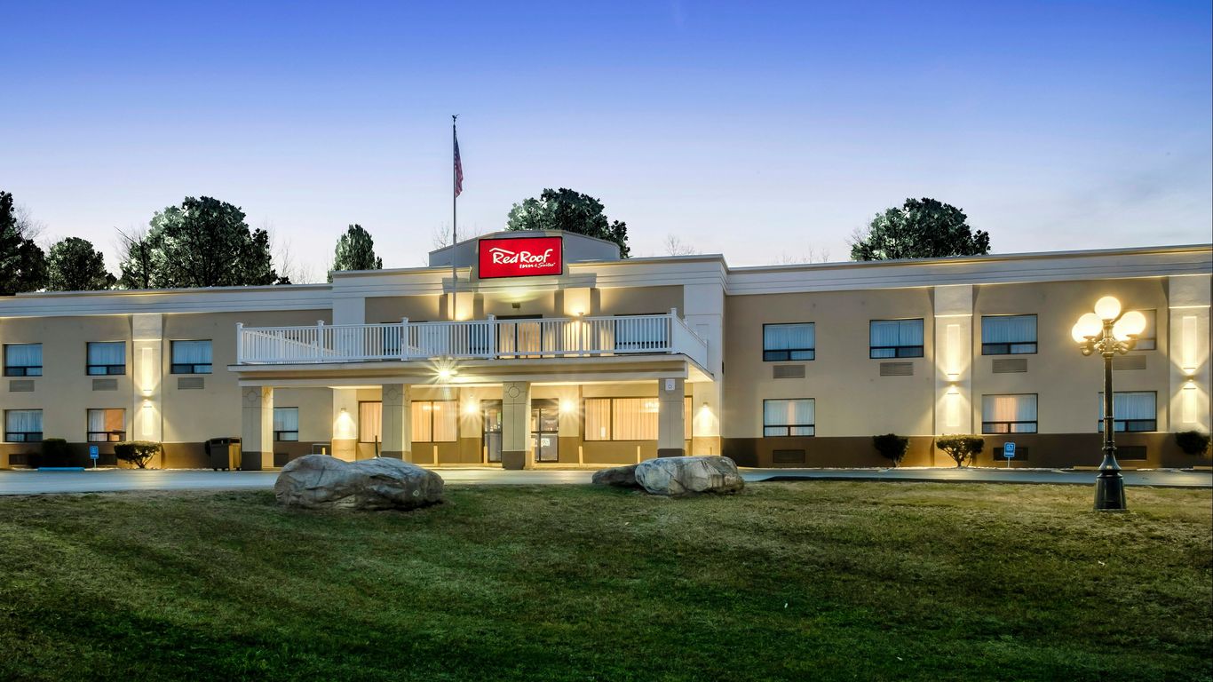 Red Roof Inn & Suites Newburgh – Stewart Airport/ West Point
