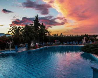 Hotel Livithra - Paralia Skotinas - Zwembad