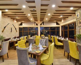 Hotel Snowcrests Manor - Manali - Restaurant