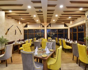 Hotel Snowcrests Manor - Manali - Restaurant
