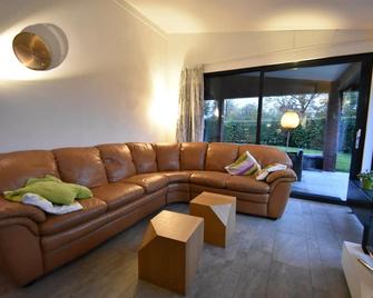 Detached bungalow, perfect for water sports and nature enthusiasts - Kamperland - Wohnzimmer